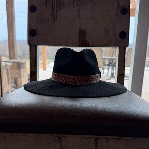 Elegant Black Hat with Leopard Accent